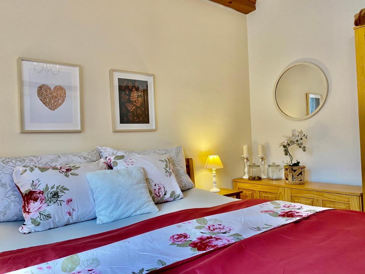 Vila Evio Trebon Luaran gambar