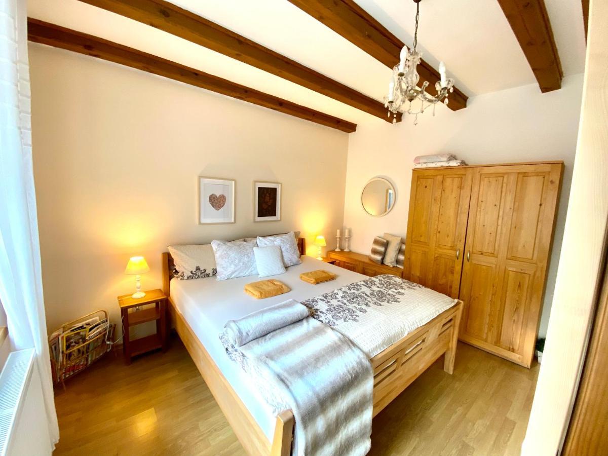 Vila Evio Trebon Luaran gambar