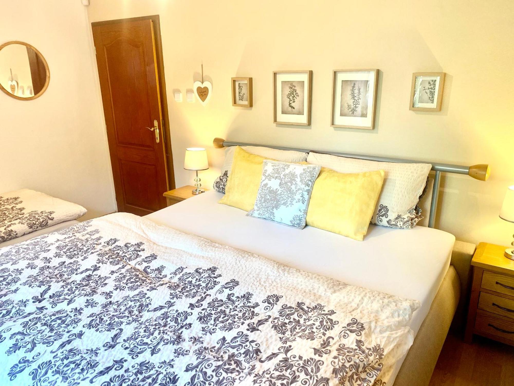 Vila Evio Trebon Luaran gambar